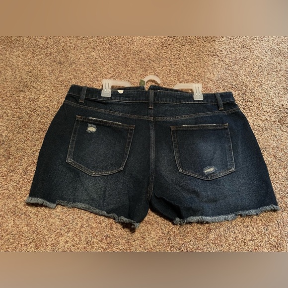 Womens shorts size 16 with 3.5 inseam - Picture 1 of 2